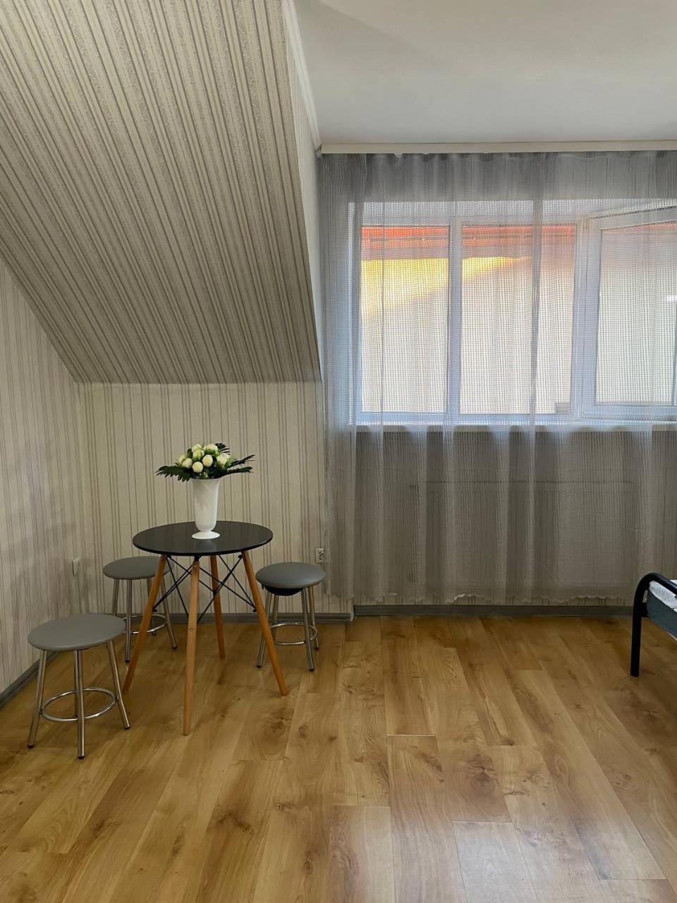 Vip Hostel ムカチェヴォ エクステリア 写真